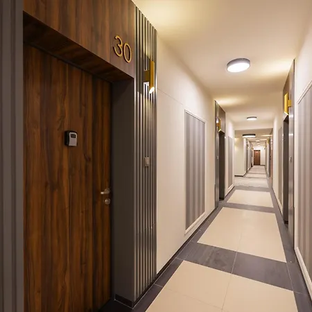 Luxurious Grey With Sauna, Gym And Parking By Renters Apartmán