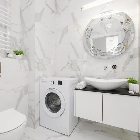 Luxurious Grey With Sauna, Gym And Parking By Renters *