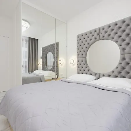 Apartment Luxurious Grey With Sauna, Gym And Parking By Renters Warsaw