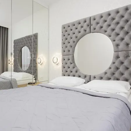 Luxurious Grey With Sauna, Gym And Parking By Renters Apartment